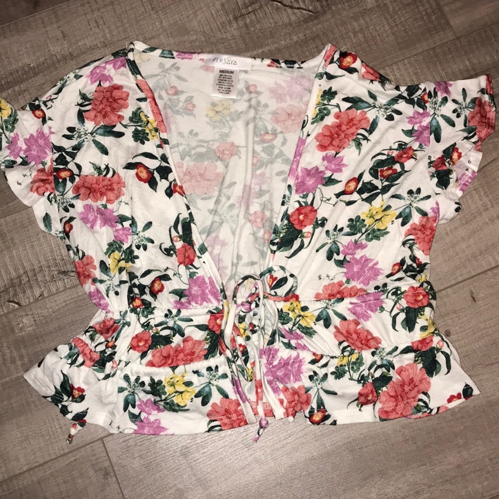 NWOT Floral tie front crop top 🔥2 for $12🔥